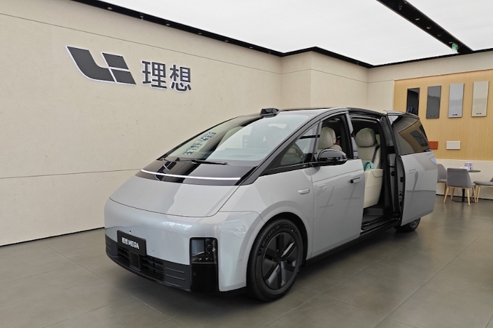 A Li Mega model on display at a Shanghai dealership.
