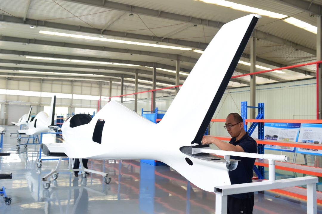 A worker inspects an airframe built by Jiezhong Shark (Cangzhou) Aircraft Manufacturing Co. Ltd. on Thursday in Cangzhou, Hebei Province. Photo: VCG