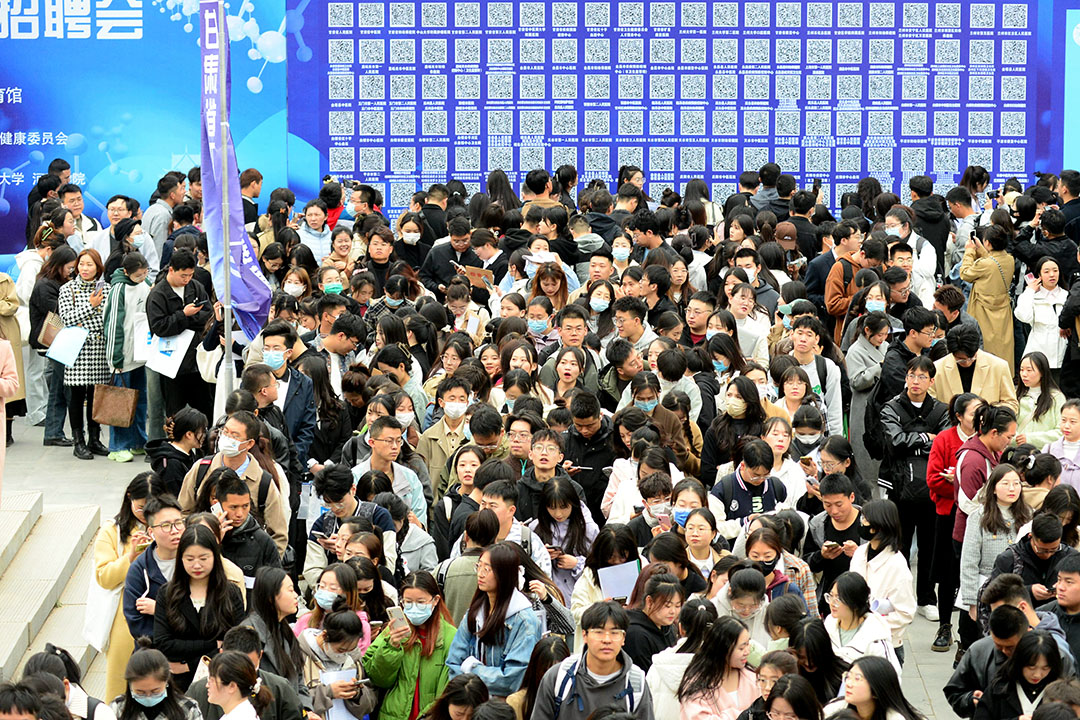 The Gansu Provincial Health Talent Recruitment Fair held at Lanzhou University on March 23. Photo: VCG