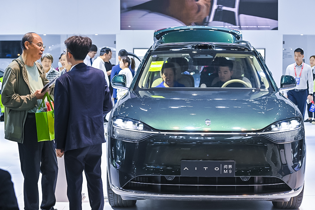 Visitors check out the Aito M9 at the Hainan International Auto Show on March 21. Photo: VCG
